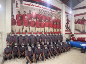 موظفين داخل المصبغة